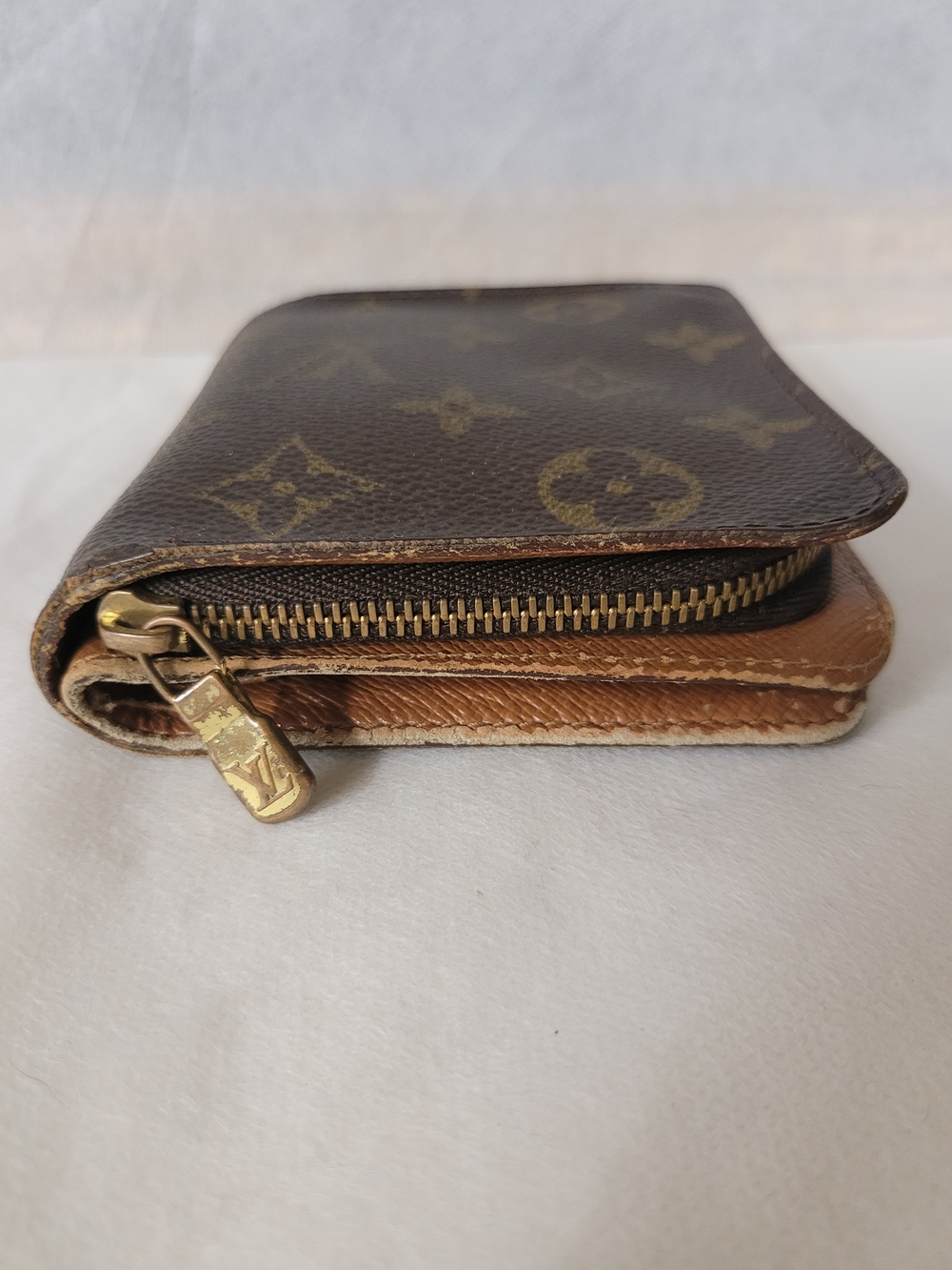 LV Monogram Compact Zippy Wallet, CA0998 - Picture 7 of 11